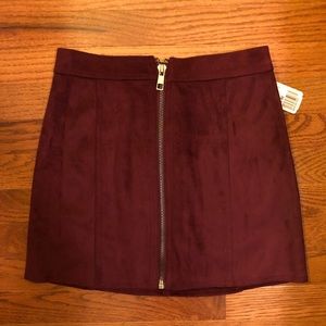 F21 maroon zip up skirt